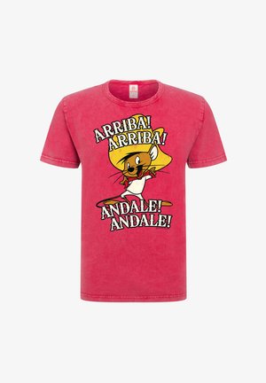 Rotes T-Shirt mit einer Cartoon-Maus, die einen großen gelben Sombrero und ein rotes Halstuch trägt, mit dem Text "Arriba! Arriba! Andale! Andale!"