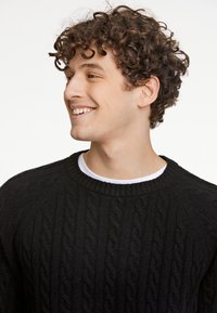 Lindbergh RAGLAN CABLE O-NECK - Trui - black