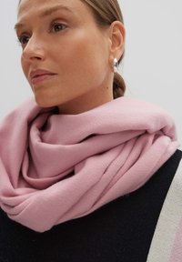 someday. Sciarpa - chalky pink