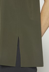 Athleta ZEPHYR REFINED TANK - Top - aspen olive