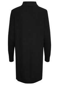 Cardigan noir en tricot avec des manches longues, un col rabattu et une texture côtelée. Le design présente une coupe droite et une longueur mi-longue.
