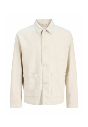 Veste à manches longues de couleur crème avec quatre boutons à l’avant, trois poches avant et un col pointu classique.