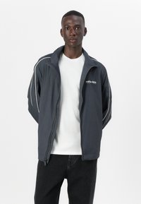 Calvin Klein Jeans Sommerjakke - ebony