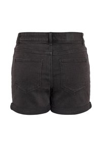 Juoda džinsinė šortai su aukštu liemeniu, suktomis apačiomis ir dviem galiniais kišenėmis. Pasižymi tekstūruotu paviršiumi ir subtiliu siuvinėjimo akcentu.