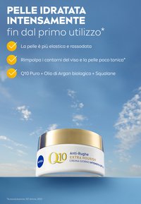Vasetto di crema anti-rughe NIVEA Q10, bianco con coperchio dorato, presenta testo blu e giallo. Superficie liscia su uno sfondo minimalista.