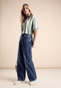Thumbnail Image 2