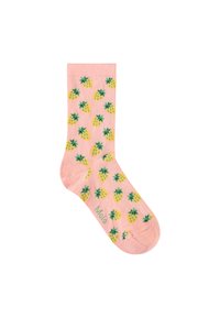 Calcetines de tripulación rosa con un patrón de piñas repetido en amarillo y verde. Hechos de un material suave, con una textura lisa y un puño acanalado.