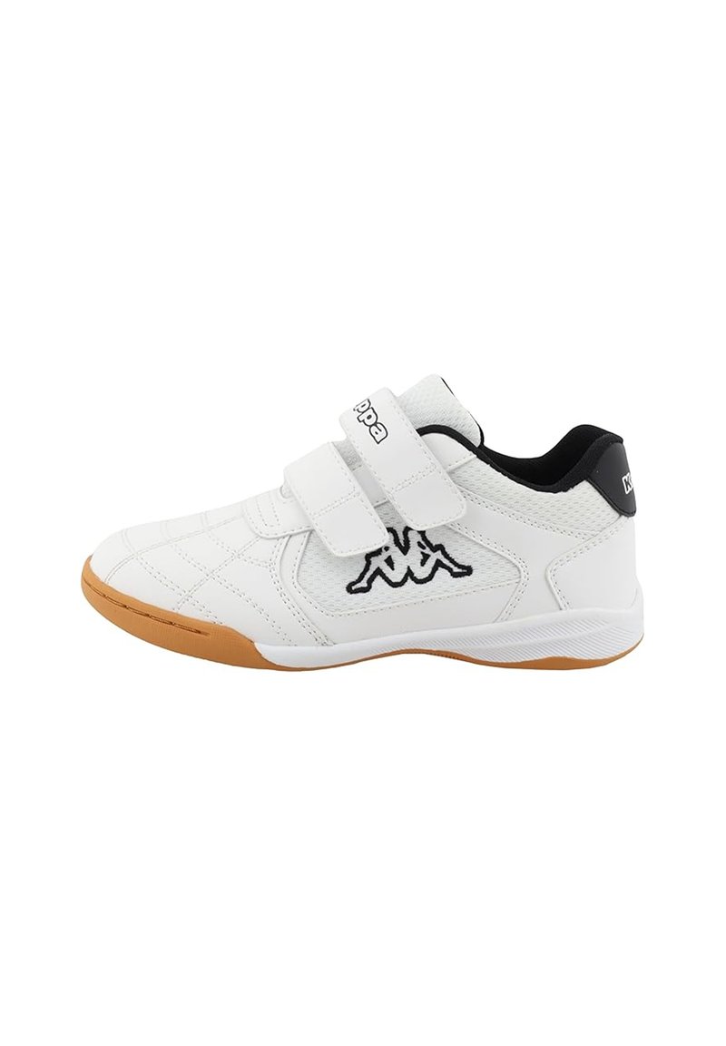 Scarpe sportive bianche con texture trapuntata, logo nero, cinturini in Velcro e suola in gomma naturale. Punta arrotondata e design low-top.