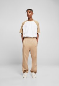 Urban Classics Jogginghose - unionbeige