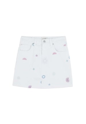 Jupe en denim blanc avec broderies florales et géométriques multicolores. Possède des poches avant et un bouton de fermeture. Design court et ajusté.