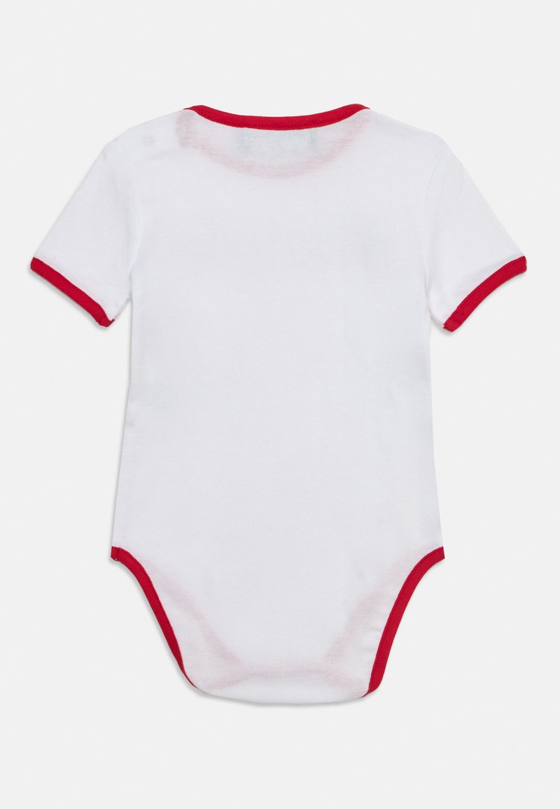 Body blanc pour bébé à manches courtes, avec un liseré rouge au niveau du col, des manches et des ouvertures des jambes, vu de dos.
