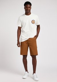 Lee CARPENTER  - Shorts - acorn