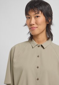 Jack Wolfskin SIERRA QUEST - Camicia - stone