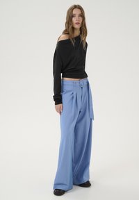 My Essential Wardrobe Top dugih rukava - black
