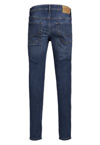 Dunkelblaue Jeans im Slim-Fit-Stil mit mittelhoher Taille, zwei Gesäßtaschen und einem Logo-Patch am Bund.