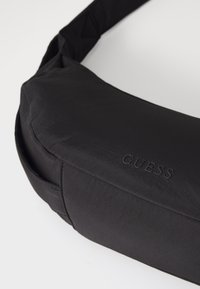 Guess Skuldertasker - black