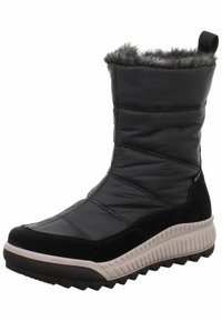 Bota negra aislante con parte superior acolchada, ribete de pelo sintético en el collar y suela de goma texturizada negra. Presenta un diseño contorneado y acolchado.