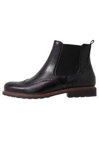 Stivale Chelsea in pelle nera con pannelli laterali elasticizzati, dettagli brogue sulla punta e una robusta suola marrone. Dotato di una linguetta per una facile calzata.