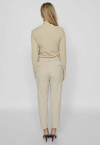 VILA VARONE HW SLIM - NOOS - Chino - feather gray