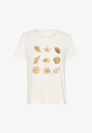Valkoinen t-paita, jossa on erilaisia simpukoita ja meritähtiä esittävää printtiä hillityissä beigeissä ja vaaleanruskeissa sävyissä. Lyhyet hihat ja pyöreä pääntie.