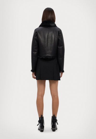 STUDIO ID CROPPED SHEARLING JACKET - Kožnata jakna - black