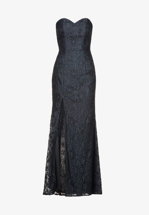 Robe de soirée noire en dentelle sans bretelles avec motif floral, corsage ajusté et fente avant s'étendant jusqu'à l'ourlet au sol.