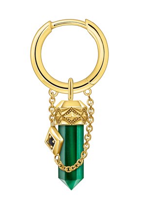 Goldener Creolen-Ohrring mit einem hängenden grünen facettierten Kristall, Goldkette und geometrischen gold- und schwarzfarbenen Charme-Details.