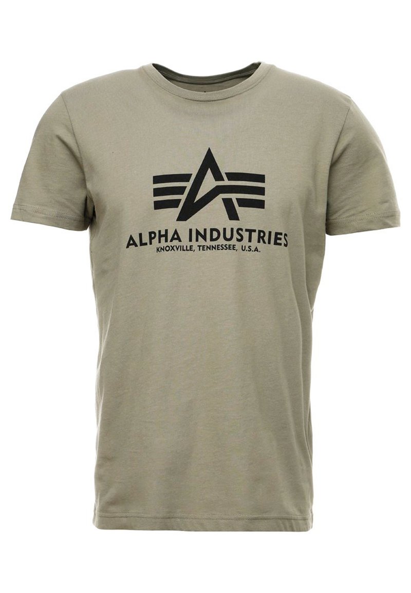 Camiseta de algodón verde oliva con mangas cortas, cuello redondo y gráfico negro del logo "Alpha Industries" en el pecho.