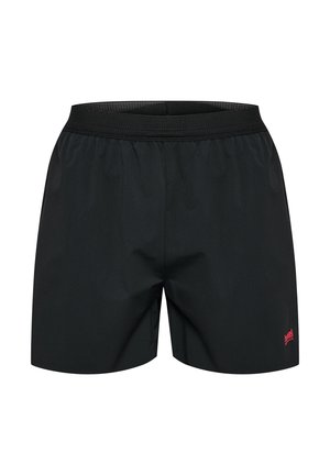 Zwarte sportshorts met een gladde textuur, een elastische tailleband en een klein rood logo aan de onderkant aan de rechterzijde.