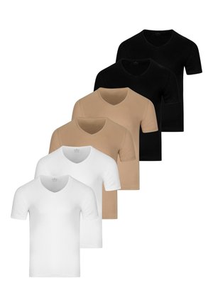 Sześć prostych t-shirtów z dekoltem w serek i krótkim rękawem w trzech kolorach: dwa białe, dwa beżowe i dwa czarne, ułożone w przesunięty stos.
