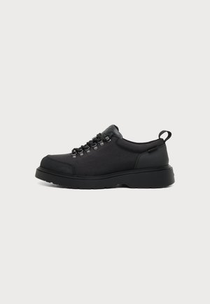 Calvin Klein, COMBAT HIKING SHOE MIX MAT WL - Маратонки - triple black
