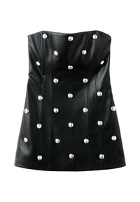 Čierne kožené šaty bez ramienok s pôsobivými striebornými dome študmi usporiadanými v patternu, so štruktúrovanými švami a rozšírenou siluetou.