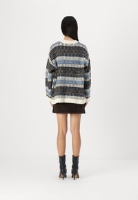 Vero Moda VMTIFFANY O NECK  - Strikkegenser - birch/chocolate torte/allure