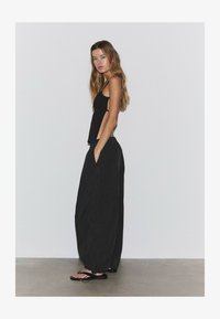 Non selezionato, black