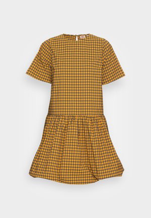 Gul rutmönstrad klänning med korta ärmar, rund halsringning och upptagen kjol. Har en nyckelhålsöppning bak och ett kontrasterande blått rutmönster.