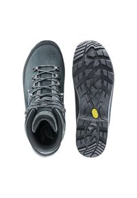 Dunkelgraue Wanderschuhe mit einem Obermaterial aus Wildleder, verstärkter Zehenkappe und einer Gummisohle von Vibram, die über tiefe Stollen für besseren Halt verfügt. Die Schnürsenkel sind zentral platziert.