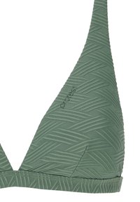 Trojuholníkový bikiny top v šalviovej zelenej farbe, s textúrovaným vzorom a diagonálnymi líniami a s logom, ktoré je subtilne integrované do látky.