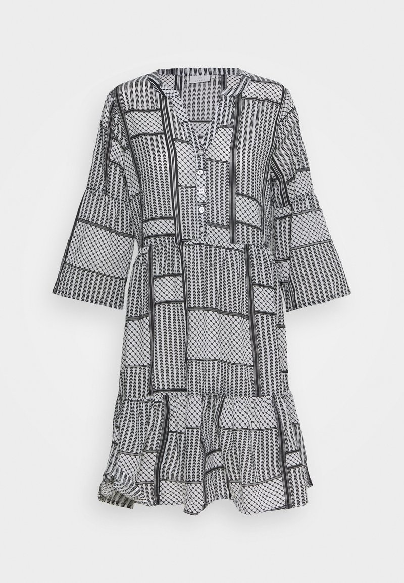 Robe mi-longue aux genoux à motifs noir et blanc, manches trois-quarts, col en V, patte de boutonnage devant et ourlet évasé.
