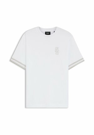 Wit T-shirt met korte mouwen en ronde hals, met een klein geborduurd "SO"-logo op de linkerborst en dubbele gestreepte bies aan de mouwen.