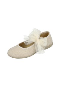 Zapatos de ballet beige hechos de tela trenzada con un lazo de tul de color claro en la parte superior. Presentan una suela flexible y punta redondeada.