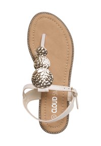 Beige og hvid flad sandal med tre store metalliske guld cirkulære ornamenter og en justerbar ankelrem.
