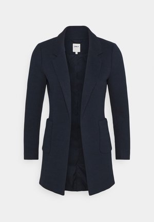 Navyblauer Damenblazer mit langen Ärmeln, zwei Fronttaschen, schmalem Revers und einer Länge bis zur Mitte des Oberschenkels, vorne offen.