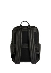 Zaino in pelle nera con spallacci in rete nera imbottita, manico superiore, tasca laterale con zip e dettagli testurizzati. Design minimalista.