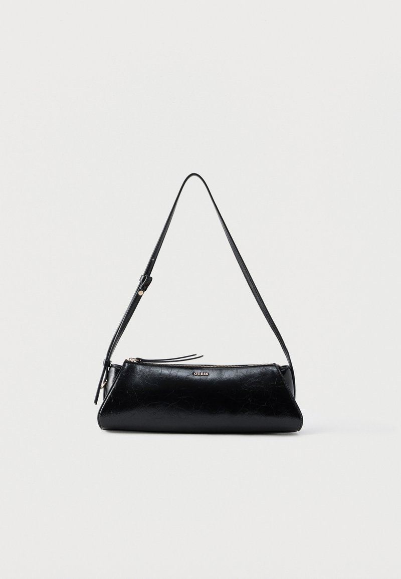 Sac à bandoulière en cuir noir avec une fine sangle réglable, fermeture éclair et petit logo métallique « GUESS » au centre devant.