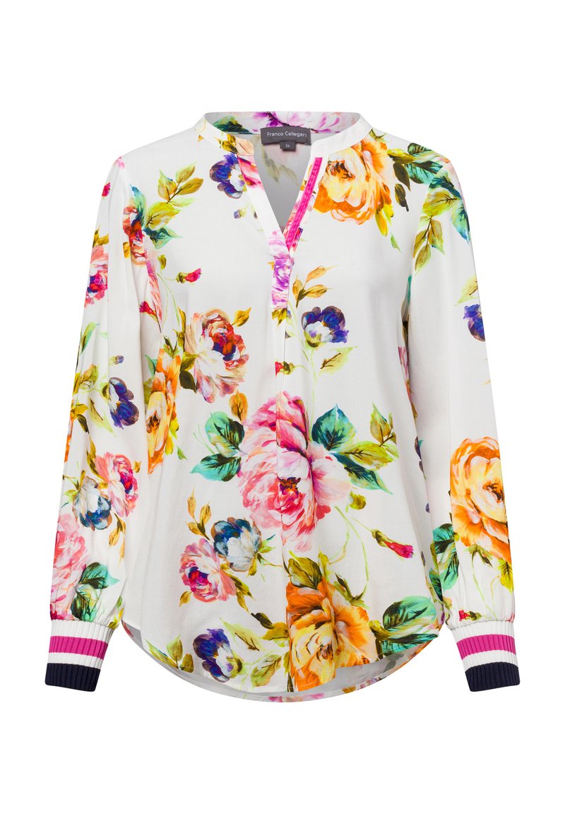 Langärmlige Bluse mit floralem Muster, die einen weißen Grundton, lebendige rosa, orange und blaue Blumenmuster, einen V-Ausschnitt und gestreifte Bündchen in Marineblau und Rosa aufweist.