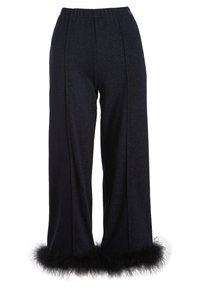 Wijd beenbroek van donkerblauw stof met een subtiele glans, voorzien van zwarte bontaccenten aan de zoom en een elastische tailleband voor comfort.