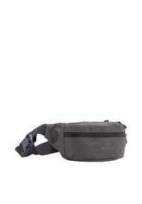 Borsa in tessuto verde scuro con zip, manico regolabile e superficie testurizzata. Design minimale con branding discreto.