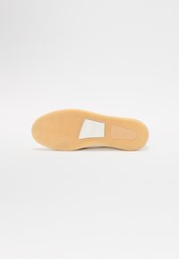 Clae MALONE UNISEX - Športni copati - white cactus/blue shadow