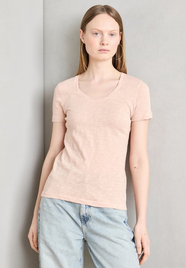 DEEP ROUND NECK TWISTED - Basic T-shirt - chalky peach