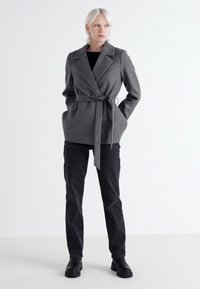 ONLY ONLALVILDA LIFE SHORT WRAP COAT - Puspaltis - medium grey melange